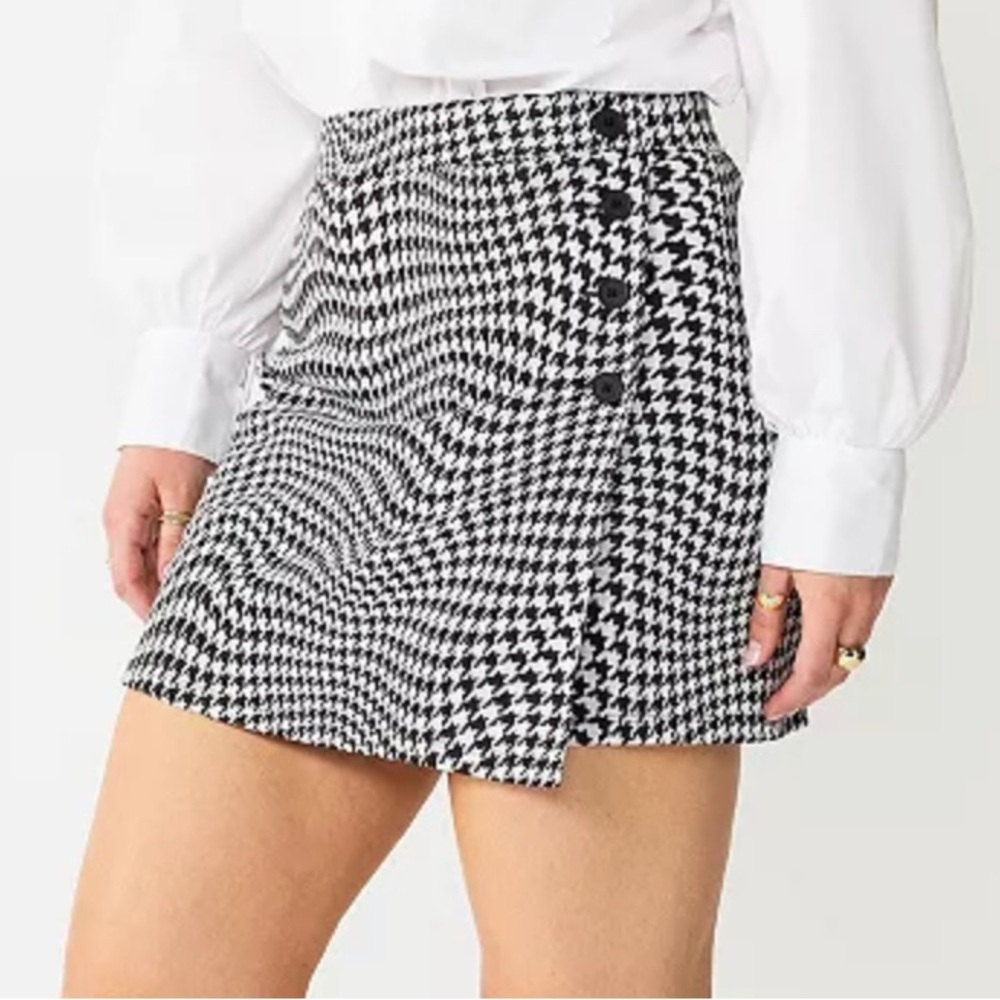 Kohls button faux wrap, mini skirt size medium